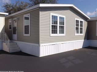 3231 Sunset Oaks Dr, Plant City, FL 33563