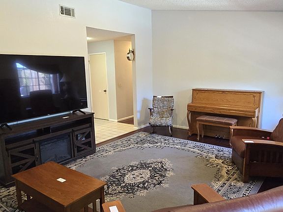 4th image of 509 Colbert Dr