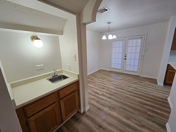 5th image of 1904 Dartmouth St APT E4