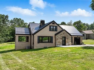 545 Vanderbilt Rd, Connellsville, PA 15425