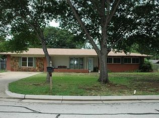 155 Hedgerow Ln, Lewisville, TX 75057