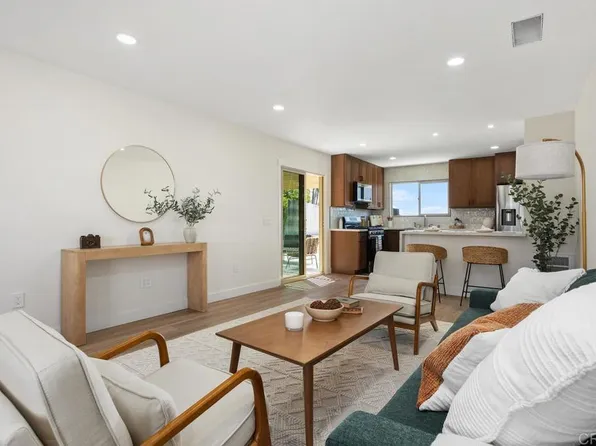 1385 Temple Heights Dr, Oceanside, CA 92056