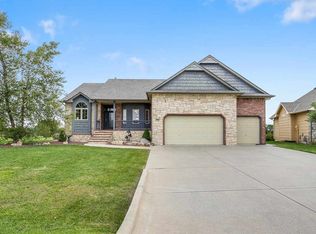 1647 E Bearhill Rd, Valley Center, KS 67147