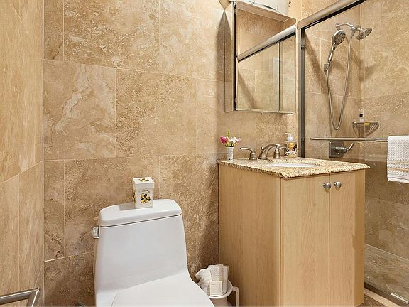 5th image of 305 E 83rd St APT 3D