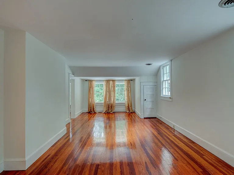9 Shorter Cir SW — Photo 12