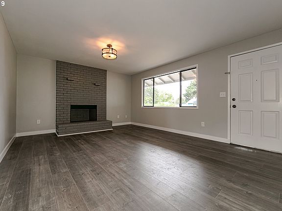 5th image of 306 NE 152nd Ave