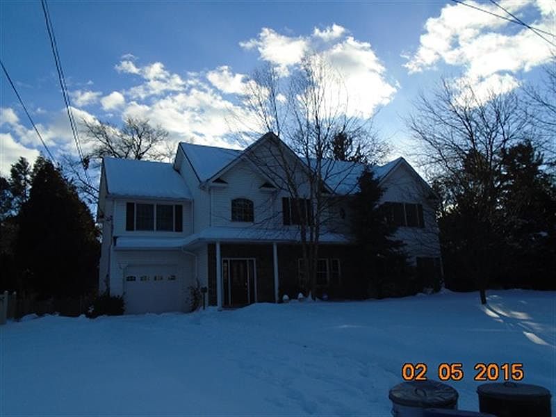 2nd image of 528 Braeburn Rd