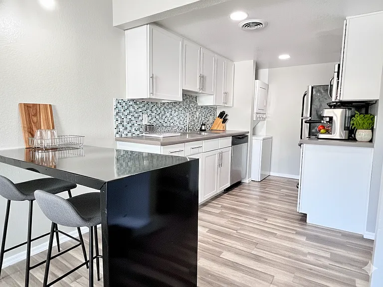 4127 N 9th Ave #6 — Photo 2