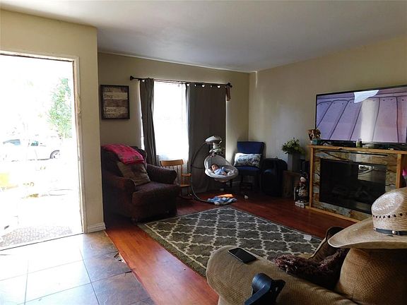 4th image of 721 Sunset Dr