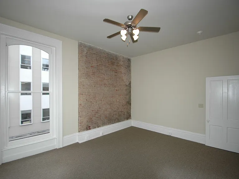 566 S 4th St — Photo 25