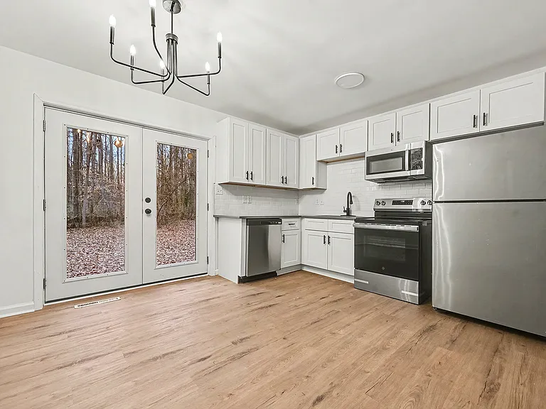 5003 Lakecrest Dr — Photo 4