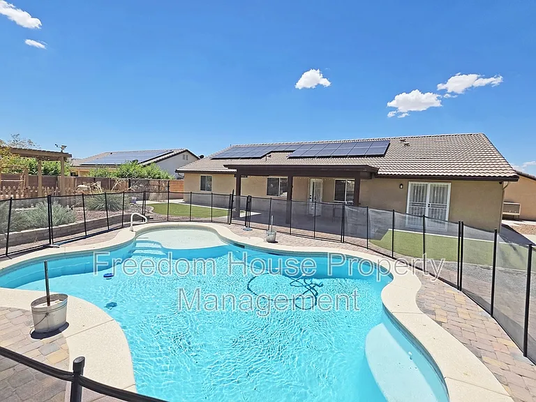111 Mondale Ct — Photo 59