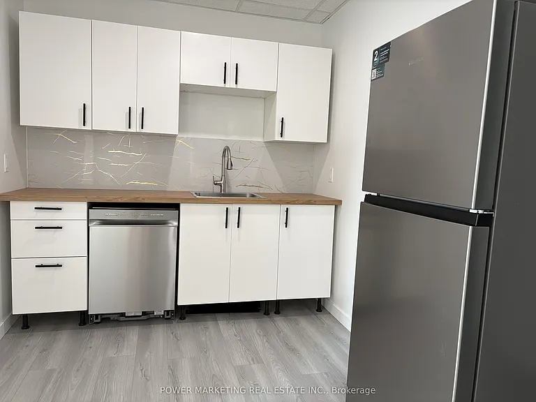 199 King St W #3 — Photo 5