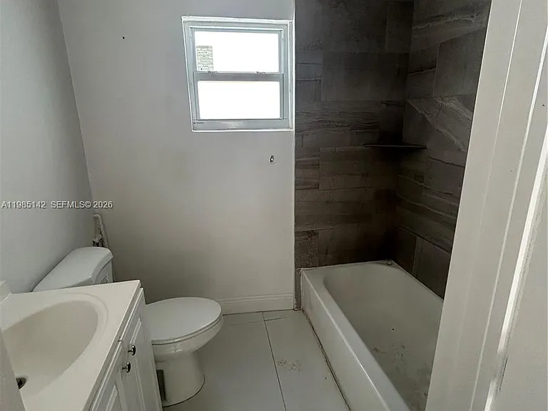 551 NW 41st St #4 — Photo 7
