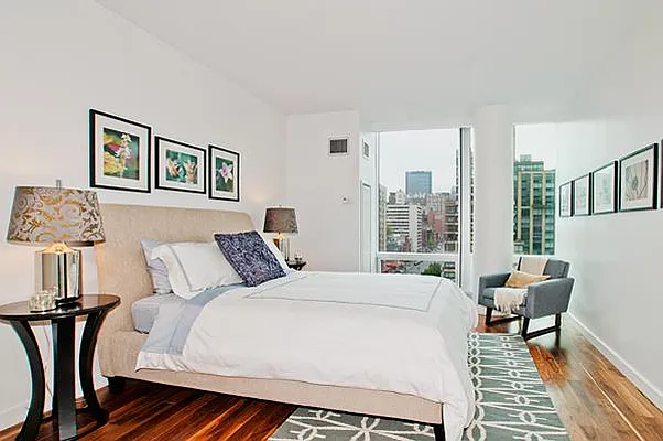 Rented by R New York | media 8