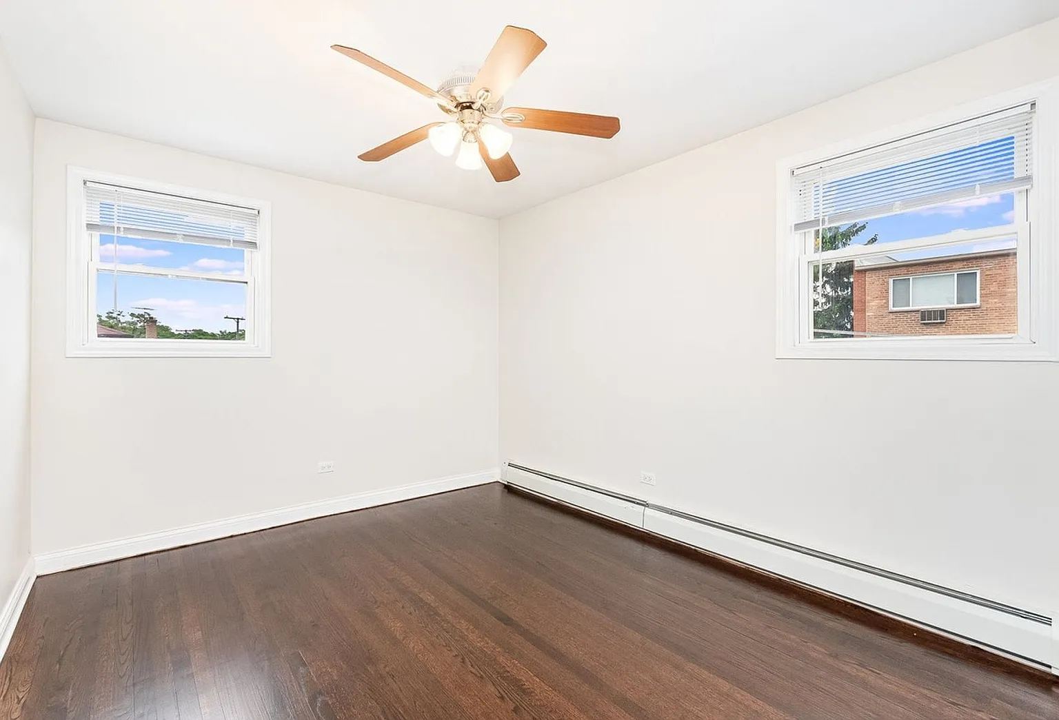 Charming 2-bedroom Condo in Skokie — Photo 4