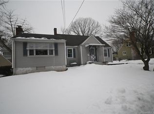 24 Saltonstall Pl, East Haven, CT 06512