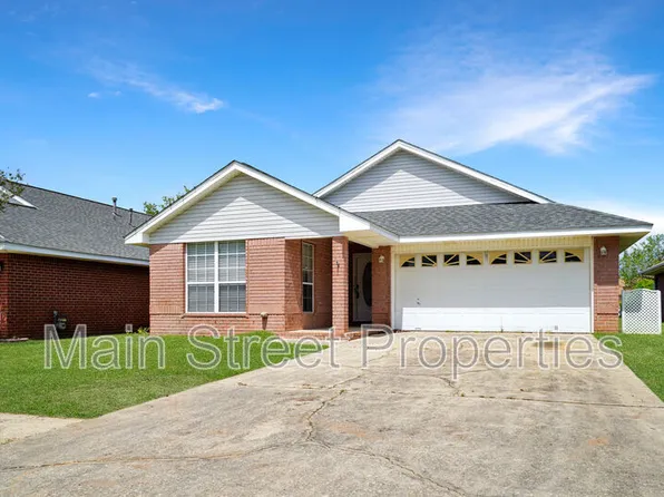 28 Easton St, Cantonment, FL 32533