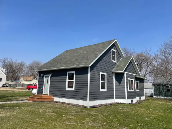 850 Leo Ave, Ruthton, MN 56170