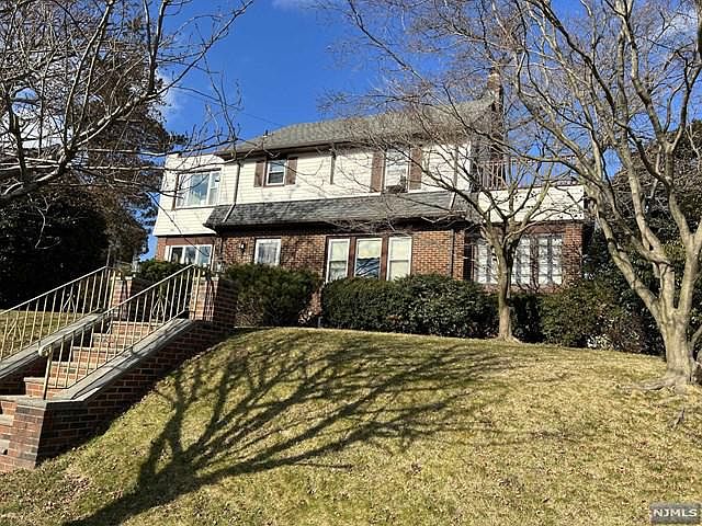 1st image of 264 Holmes St