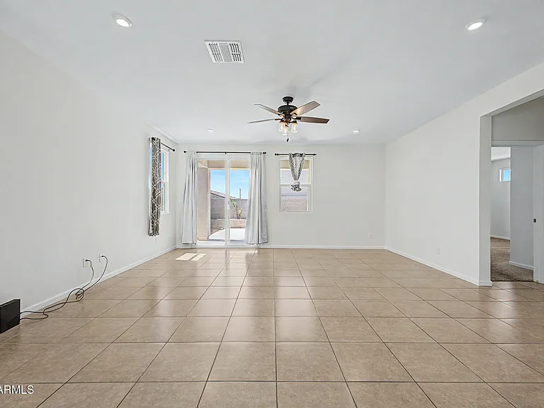 17865 W Daley Ln — Photo 6