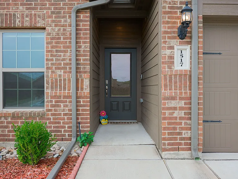 1517 Hill Top Ct — Photo 11
