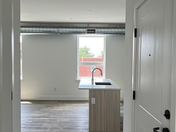 4th image of 1849 Hartranft St #4