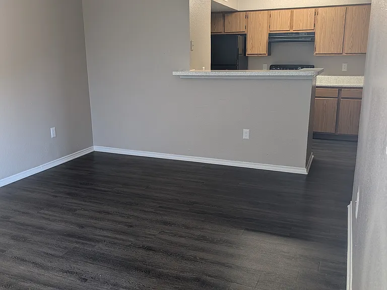 Lakeview Apartments — Photo 26