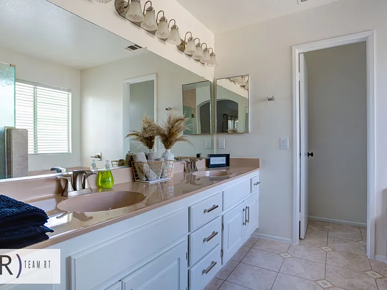 14794 Goldenrain Dr — Photo 33