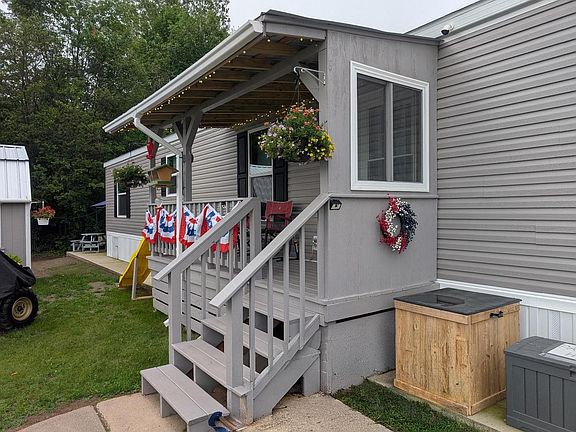 3rd image of 472 SARAH STREET