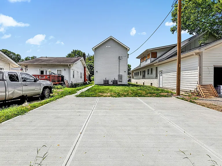 3947 Rookwood Ave #B — Photo 25