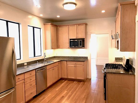 2nd image of 1039 Cabrillo St