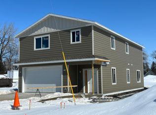 624 N Columbia Rd, Grand Forks, ND 58203