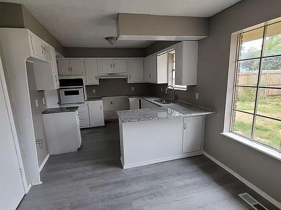 2nd image of 11320 Bel Air Pl
