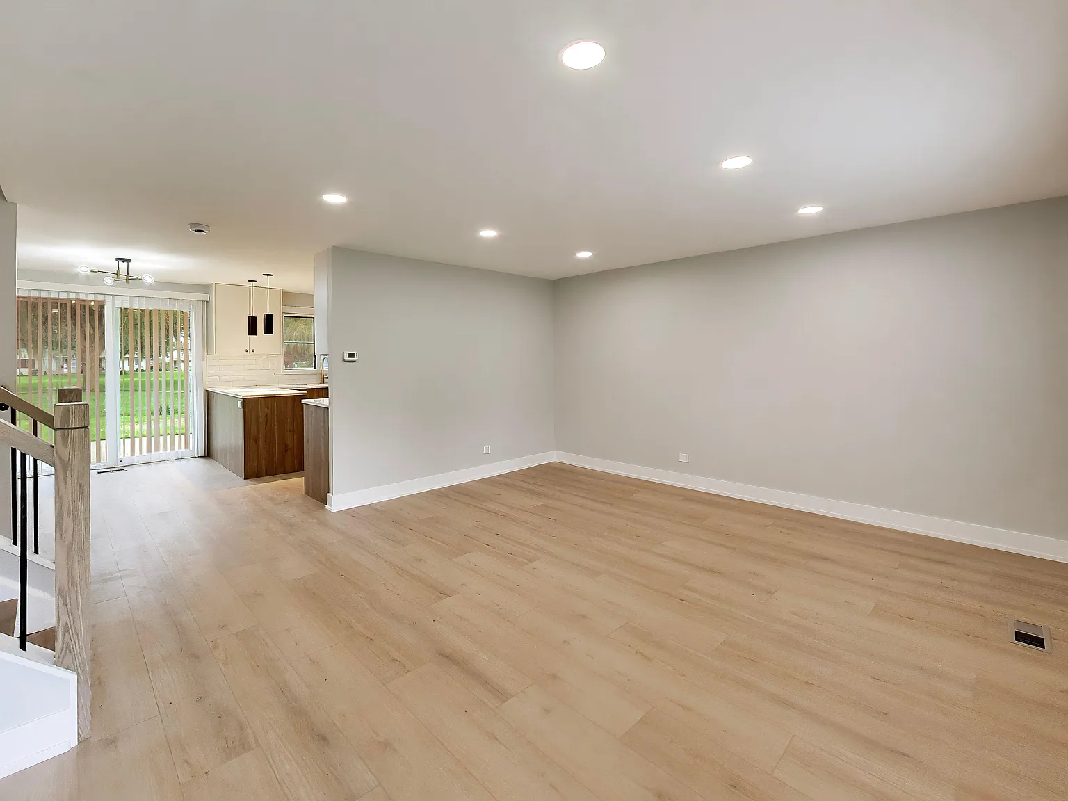 3 bed, 1759 sqft, $3,100 — Photo 3