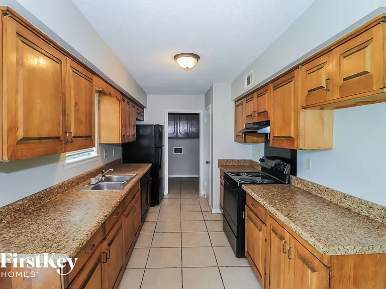 2801 Emerald St — Photo 7