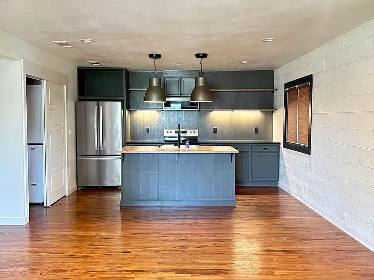 411 Redwater Rd — Photo 3