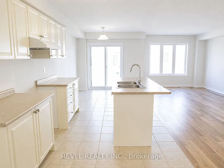 62 Munro Cir — Photo 4