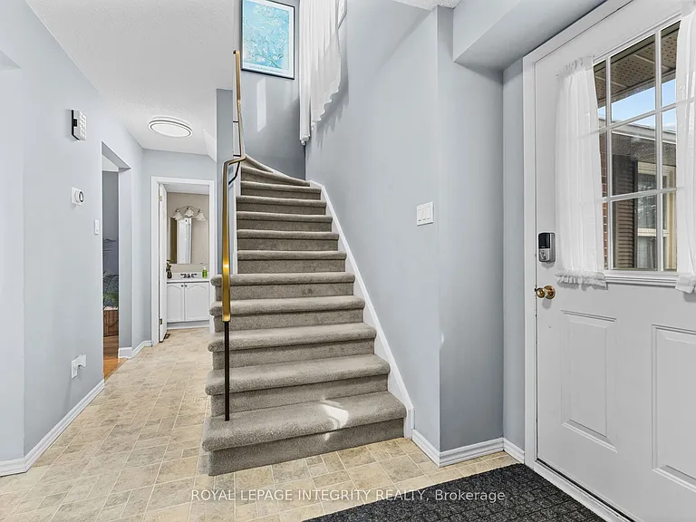 1090 Chablis Park — Photo 4