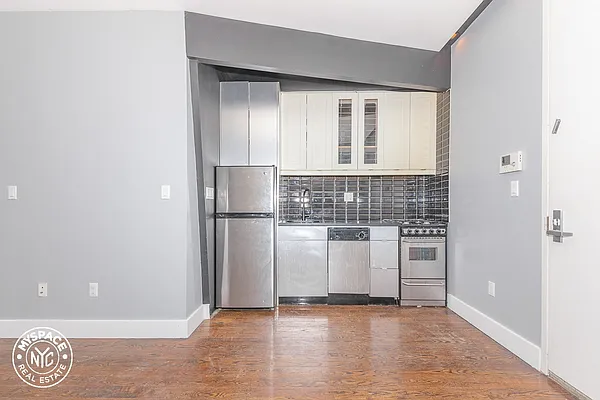 Rented by MySpaceNYC | media 4