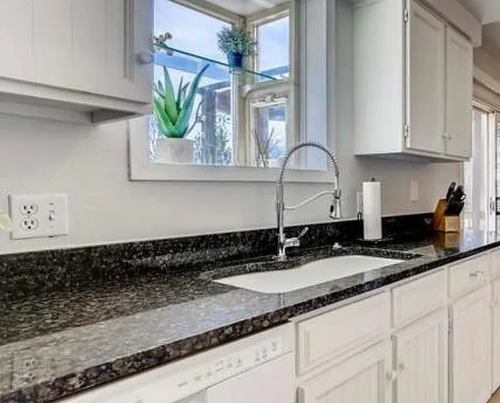 4003 S Walden St — Photo 8