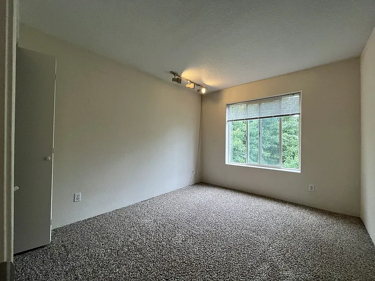 149 NE 75th Ave — Photo 32