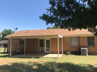 607 W Rebecca Ave, Iowa Park, TX 76367