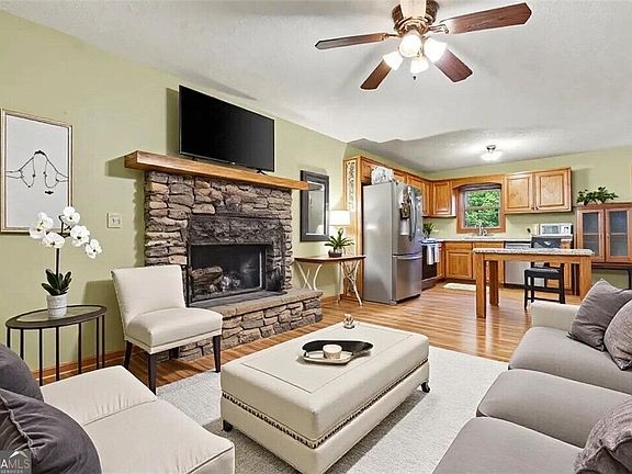 3rd image of 555 River Flow Dr