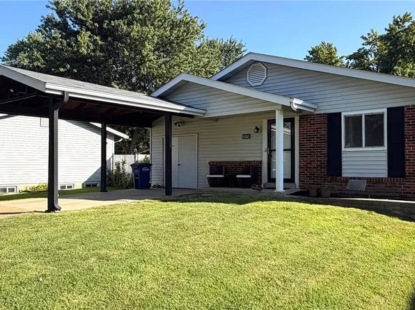 2615 Lindsay Ln, Florissant, MO 63031
