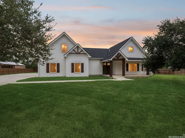 177 E Short Meadow Dr, Lytle, TX 78052