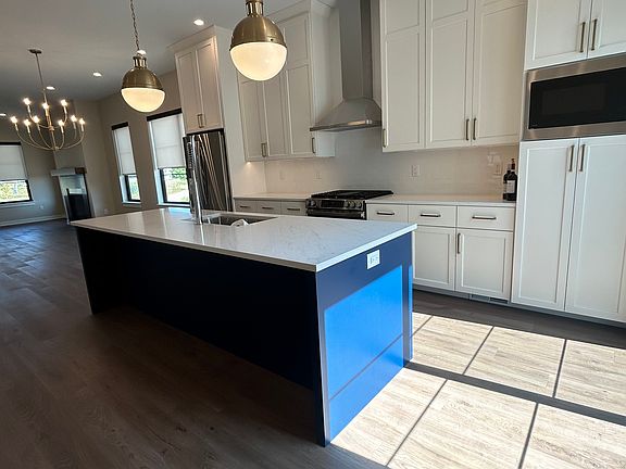 5th image of 458 Kinsale Ln