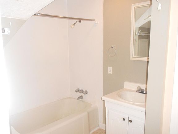 5th image of 102 S Josephine Boyd St APT B