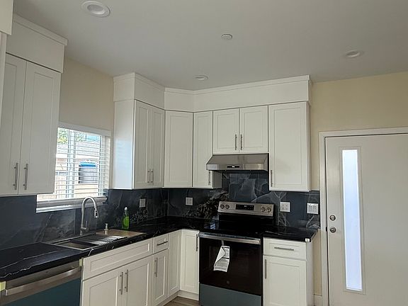 4th image of 10927 Chapman Ave