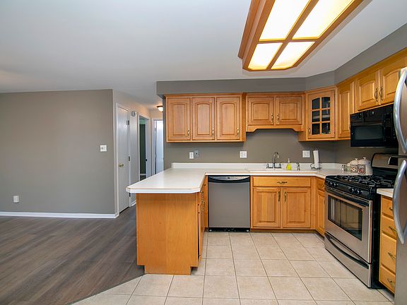 5th image of 860 Pheasant Dr